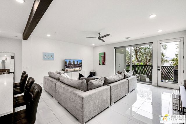 173 The riv, Palm Springs CA: https://media.crmls.org/mediaz/6e7fa3b7-5975-4123-83dc-d6666ccafab6.jpg