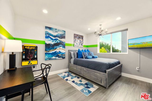 5853 Vineland Avenue, North Hollywood CA: https://media.crmls.org/mediaz/6e80380f-1a7e-440b-9f2f-09a39c10c914.jpg