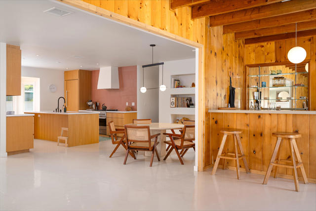 1022 E Mesquite Avenue, Palm Springs CA: https://media.crmls.org/mediaz/6e8046bc-1fe4-40fa-af61-4ad8ba9e7201.jpg
