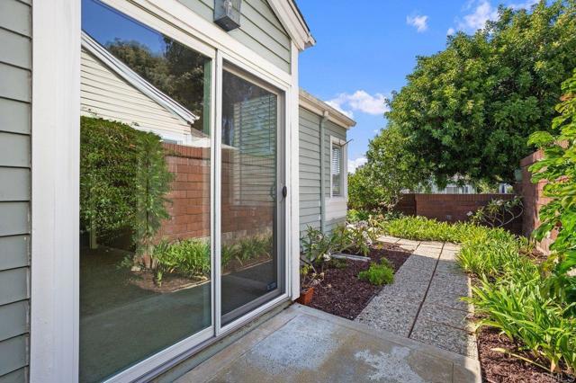 820 Daphne Court, Carlsbad CA: https://media.crmls.org/mediaz/6e805933-e311-4f7a-8771-adc3277be929.jpg