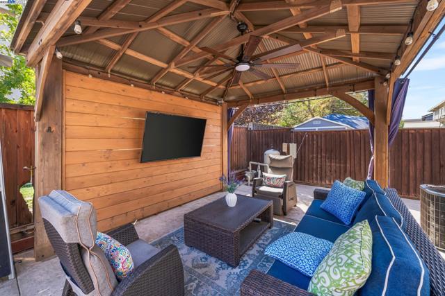 3638 Otter Brook Loop, Discovery Bay CA: https://media.crmls.org/mediaz/6e80a794-c509-41af-acc7-71569d5381af.jpg