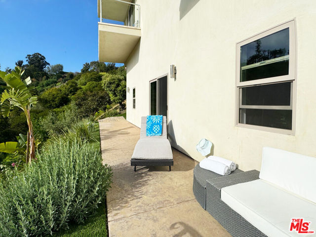 5787 Calpine Drive, Malibu CA: https://media.crmls.org/mediaz/6e815981-845b-4101-8b38-c7938be42c40.jpg