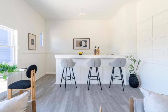 76 Bayview Street, San Francisco CA: https://media.crmls.org/mediaz/6e816070-80e4-44da-a009-07d2b80fd657.jpg