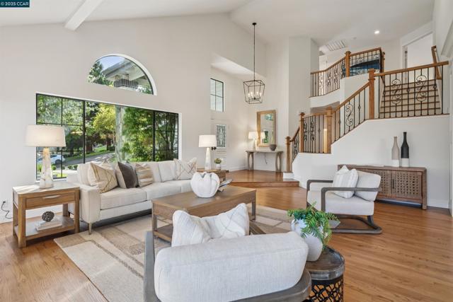 3746 Deer Trail Ct, Danville CA: https://media.crmls.org/mediaz/6e8169f7-986b-4165-ba23-ee177c5aa16f.jpg