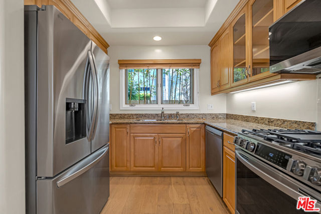 1022 10th Street, Santa Monica CA: https://media.crmls.org/mediaz/6e824401-44fe-44d1-82f6-45d7a3a60c2c.jpg