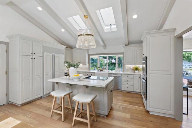 17095 Summit Way, Los Gatos CA: https://media.crmls.org/mediaz/6e82f0cb-e26c-41fd-9585-351702175147.jpg