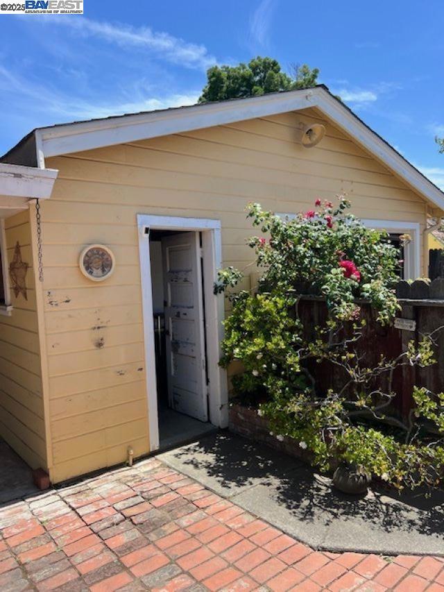 310 Taylor St, Fairfield CA: https://media.crmls.org/mediaz/6e8307bc-fa9a-4484-8bc0-6e4c88a7ebfd.jpg