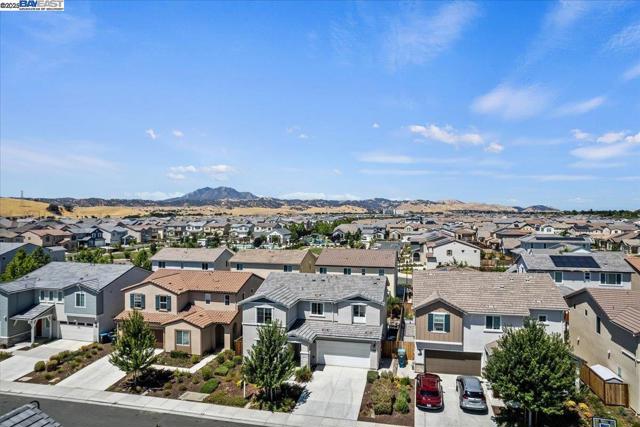 5352 Guenoc Valley Ln, Antioch CA: https://media.crmls.org/mediaz/6e835624-69cb-4071-83d0-99403f3c456e.jpg