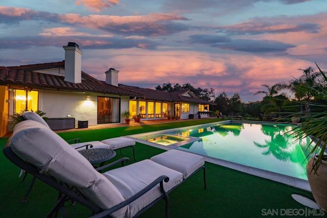 11 Country Glen Rd, Fallbrook CA: https://media.crmls.org/mediaz/6e837bf2-e6f7-4eb6-af31-92b05e8c6b35.jpg