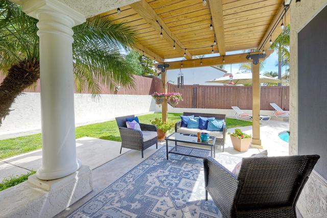 3737 Hillview Way, Oceanside CA: https://media.crmls.org/mediaz/6e840fa7-b62c-41c8-ae30-e87c2d6860c5.jpg