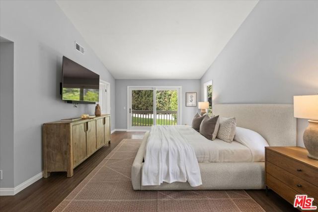 10411 Windtree Drive, Bel Air CA: https://media.crmls.org/mediaz/6e84166f-b113-4697-8482-e20c6dfdb7c8.jpg