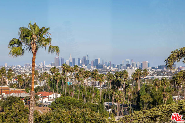 7825 Hillside Avenue, Los Angeles CA: https://media.crmls.org/mediaz/6e848458-815b-424a-bc17-62cb44c23f71.jpg