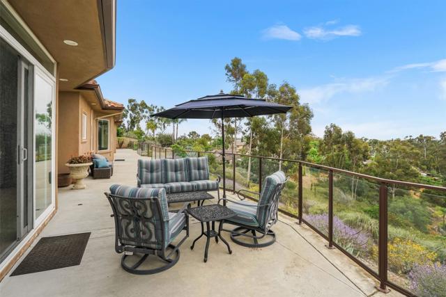 10636 Birch Bluff Ave, San Diego CA: https://media.crmls.org/mediaz/6e850a70-2ddf-464d-8144-79b1ca5e0e5b.jpg