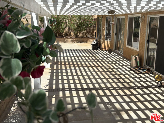 3202 Angeleno Place, Palmdale CA: https://media.crmls.org/mediaz/6e86127f-3c4e-43df-b5f7-0b86e4679cde.jpg