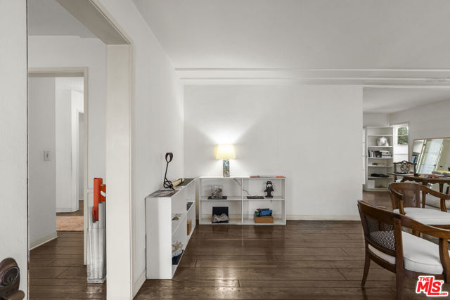 10941 Peach Grove Street, Toluca Lake CA: https://media.crmls.org/mediaz/6e86ea1d-42cf-4617-9317-3a4d6e6d88ea.jpg