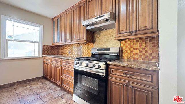 7516 Oakdale Avenue, Winnetka CA: https://media.crmls.org/mediaz/6e8855e4-14a1-4438-83c7-1bcaf3ca008b.jpg