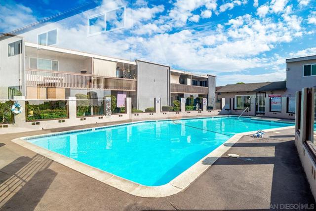 279 Moss St, Chula Vista CA: https://media.crmls.org/mediaz/6e88c8e5-4014-4896-ada7-e9515f721c1f.jpg