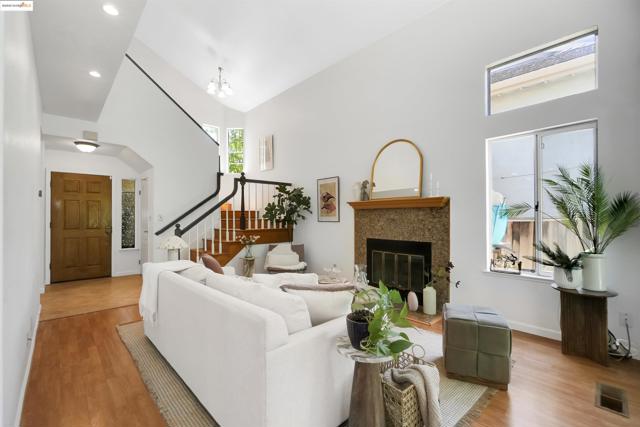 44765 Lynx Dr, Fremont CA: https://media.crmls.org/mediaz/6e88ee50-be1a-42bb-b159-1cf37a630b3f.jpg