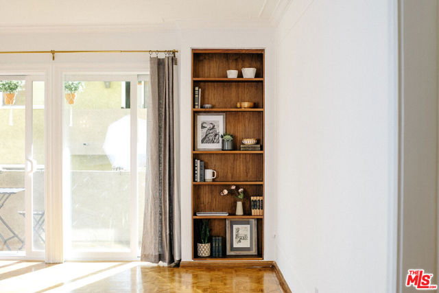 1242 S Barrington Avenue, Los Angeles CA: https://media.crmls.org/mediaz/6e8927c8-0bc4-4f22-89b5-8c52ebed55bc.jpg