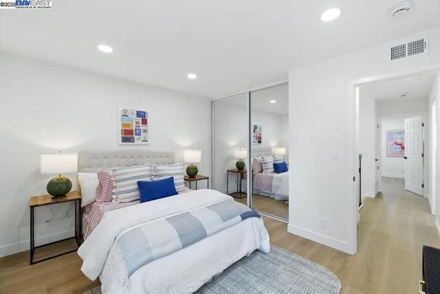 739 Aries Ln, Foster City CA: https://media.crmls.org/mediaz/6e897b23-a50e-4bcb-a731-279ce6c56ea6.jpg