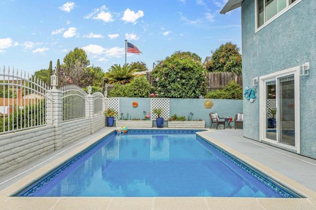 9933 Golden West Ln, Santee CA: https://media.crmls.org/mediaz/6e898faf-f428-4e52-93cf-215c7914b3f7.jpg