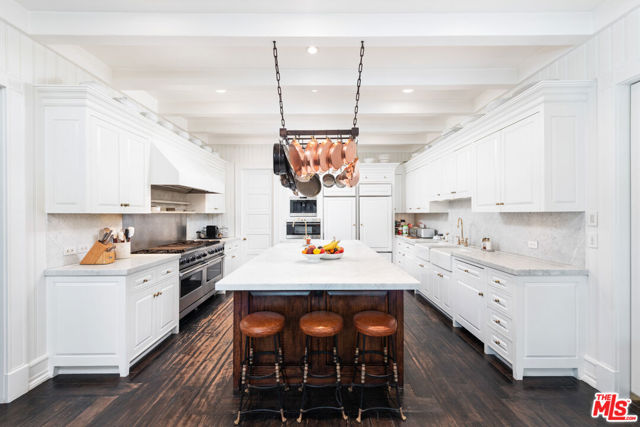 27540 Pacific Coast Highway, Malibu CA: https://media.crmls.org/mediaz/6e89cebe-ddd7-4827-be1b-67a15bf89cc3.jpg