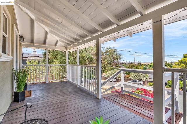 2350 W Shell Ave, Martinez CA: https://media.crmls.org/mediaz/6e89dafd-193a-4c80-8788-15ca5513cf93.jpg