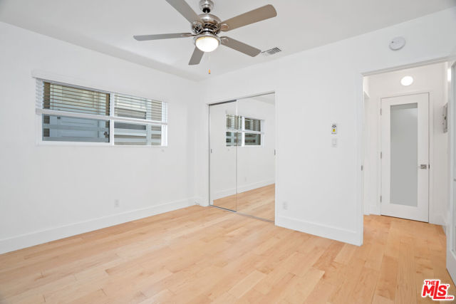 119 Paloma Avenue, Venice CA: https://media.crmls.org/mediaz/6e89f181-5f49-407b-b24a-00828fc6ad4a.jpg