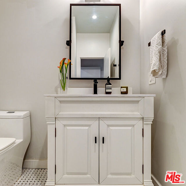 1830 Westholme Avenue, Los Angeles CA: https://media.crmls.org/mediaz/6e8a4eb7-06c7-477e-80d3-4861701d98c2.jpg