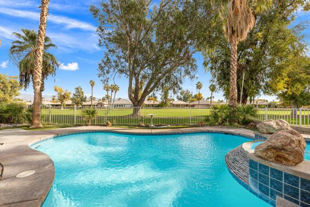 49620 Lincoln Drive, Indio CA: https://media.crmls.org/mediaz/6e8a502b-cd84-46ff-8654-8a84eca16c09.jpg