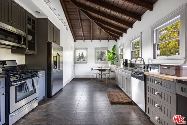 5850 Foothill Drive, Los Angeles CA: https://media.crmls.org/mediaz/6e8a9f30-6bb5-4b03-9093-7ab8caa4b54a.jpg