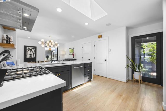 4149 Moselle Ct, Pleasanton CA: https://media.crmls.org/mediaz/6e8ad8cf-b320-4a69-998a-372dd38e012e.jpg