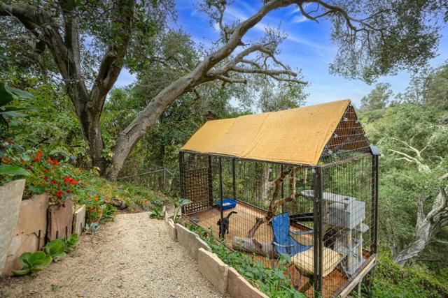 122 Strawberry Canyon Road, Royal Oaks CA: https://media.crmls.org/mediaz/6e8aefe8-6289-4404-abe6-9b55231b6aa2.jpg