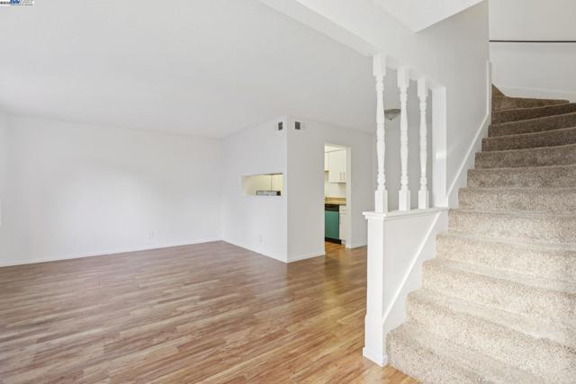 1042 Mohr Ln, Concord CA: https://media.crmls.org/mediaz/6e8afddd-211b-4e6b-86bd-8a31dbccf9ff.jpg