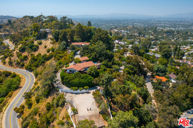 8207 Mulholland Drive, Los Angeles CA: https://media.crmls.org/mediaz/6e8b4ee9-983b-4227-8abc-84068796a65f.jpg