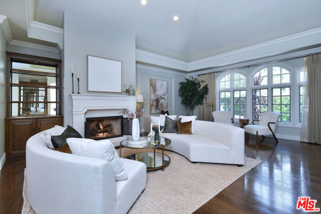 4177 KESTER Avenue, Sherman Oaks CA: https://media.crmls.org/mediaz/6e8b90de-ecdc-484d-a1ab-4a672ed48547.jpg