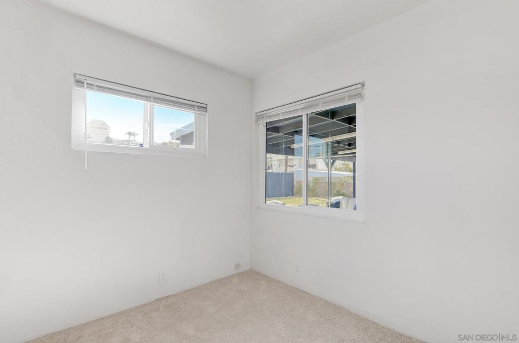 https://media.crmls.org/mediaz/6e8bd9a1-00b5-4a22-be18-017f969a1629.jpg?preset=X-Large
