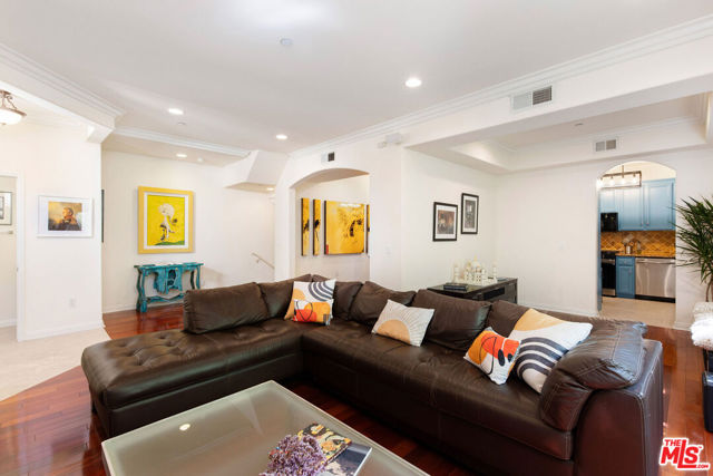 13912 Oxnard Street, 6 photo 8
