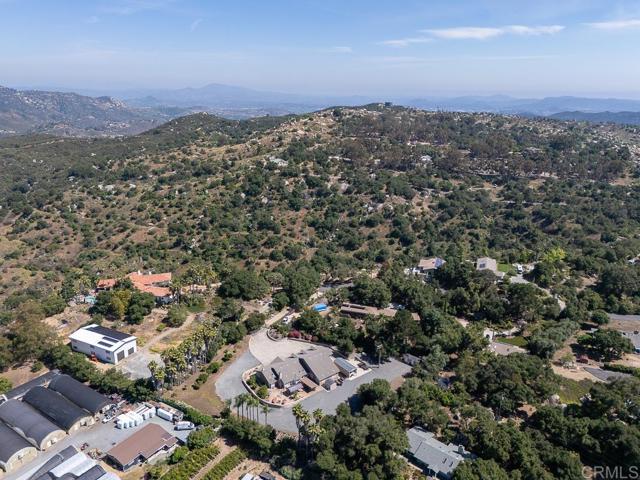 10166 Rancho Roble Rd., Escondido CA: https://media.crmls.org/mediaz/6e8ce8a2-455a-48d4-b759-6f9959ff3c2f.jpg