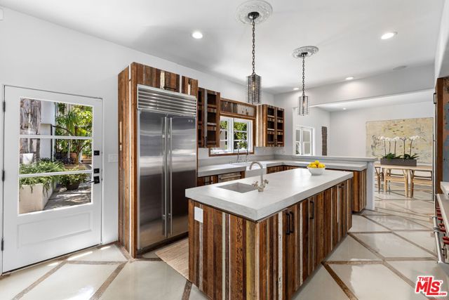 8249 Marmont Lane, Los Angeles CA: https://media.crmls.org/mediaz/6e8d7bb3-b50b-46bd-8902-23229d19693c.jpg