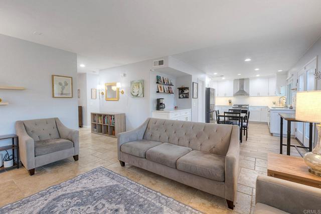 4540 Arbor Glen Way, Oceanside CA: https://media.crmls.org/mediaz/6e8df8a3-1c48-48e0-b653-fe441b77f7d2.jpg