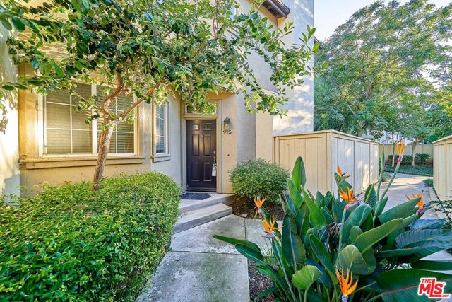 915 Somerville, Irvine CA: https://media.crmls.org/mediaz/6e8e4057-6ead-4081-90d8-3aa7c40bd21c.jpg