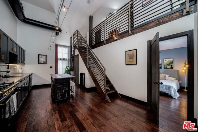 4115 Glencoe Avenue, Marina del Rey CA: https://media.crmls.org/mediaz/6e8e5f7a-e323-4ad4-bbed-0ae427400154.jpg