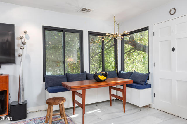 354 Glenullen Drive, Pasadena CA: https://media.crmls.org/mediaz/6e8ea867-ad1d-4c80-b630-e4d6cbb4451a.jpg