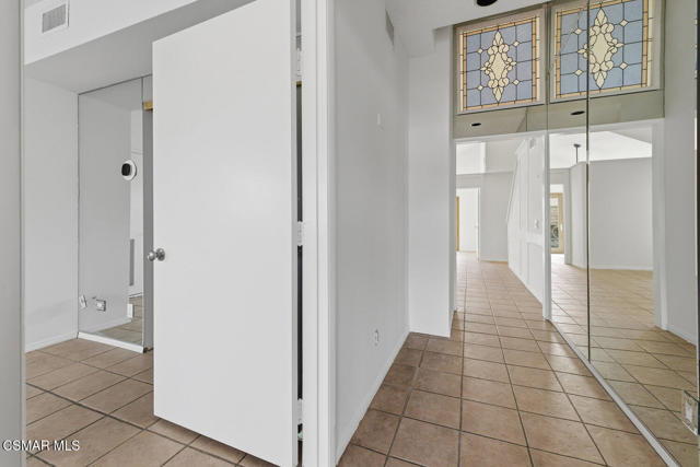 15494 Kernvale Avenue, Moorpark CA: https://media.crmls.org/mediaz/6e8edced-d2ae-41a1-a267-edd004d65ddd.jpg