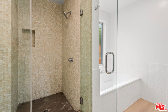 900 N West Knoll Drive, West Hollywood CA: https://media.crmls.org/mediaz/6e8f01a3-8a84-44d0-bf8a-50a50b60d3c9.jpg