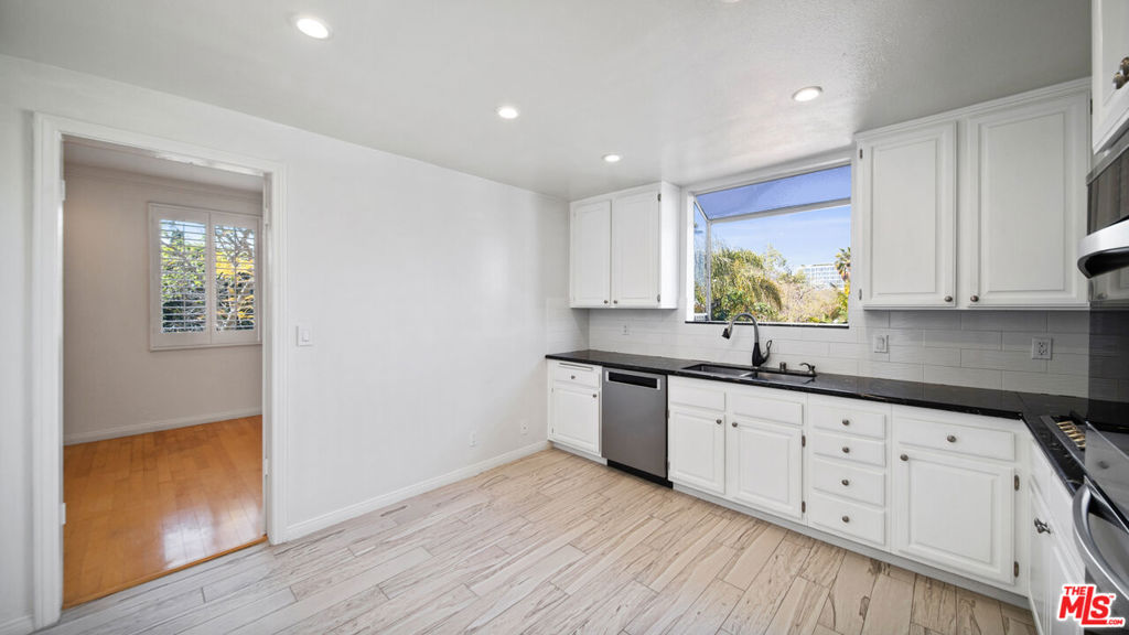 200 N ALMONT Drive #302