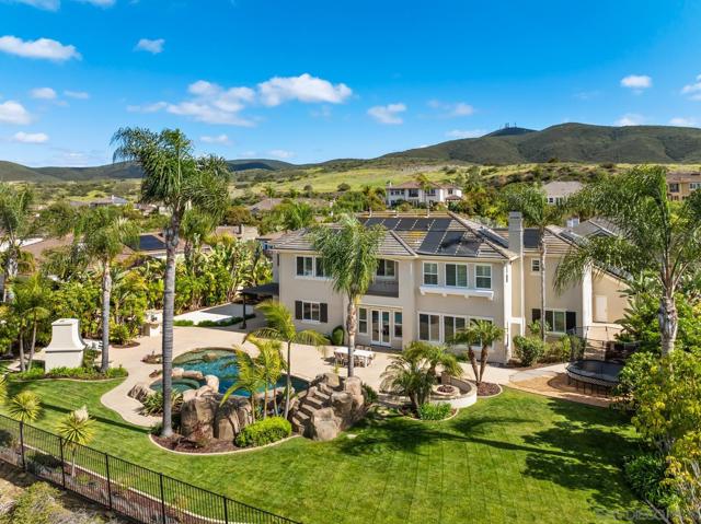 10263 Winecreek Ct, San Diego CA: https://media.crmls.org/mediaz/6e8fbe52-2615-460b-ba17-b319d6578d34.jpg