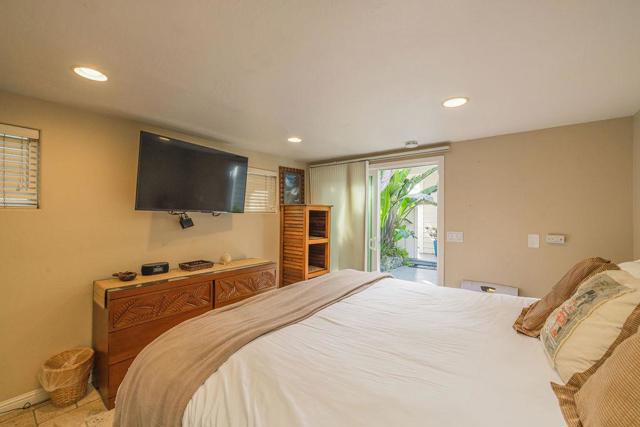 22818 E Cliff Drive, Santa Cruz CA: https://media.crmls.org/mediaz/6e8ffc2d-32bc-4402-b6f8-6f129b586896.jpg