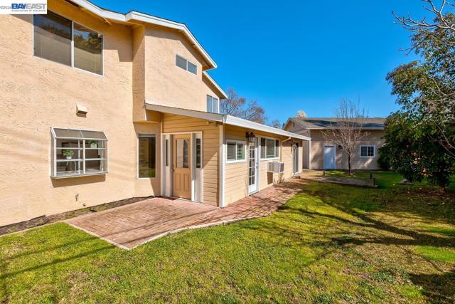 8524 Oak Harbour Ct, Fair Oaks CA: https://media.crmls.org/mediaz/6e905e84-fbfe-4ec3-a768-8a32618e6893.jpg